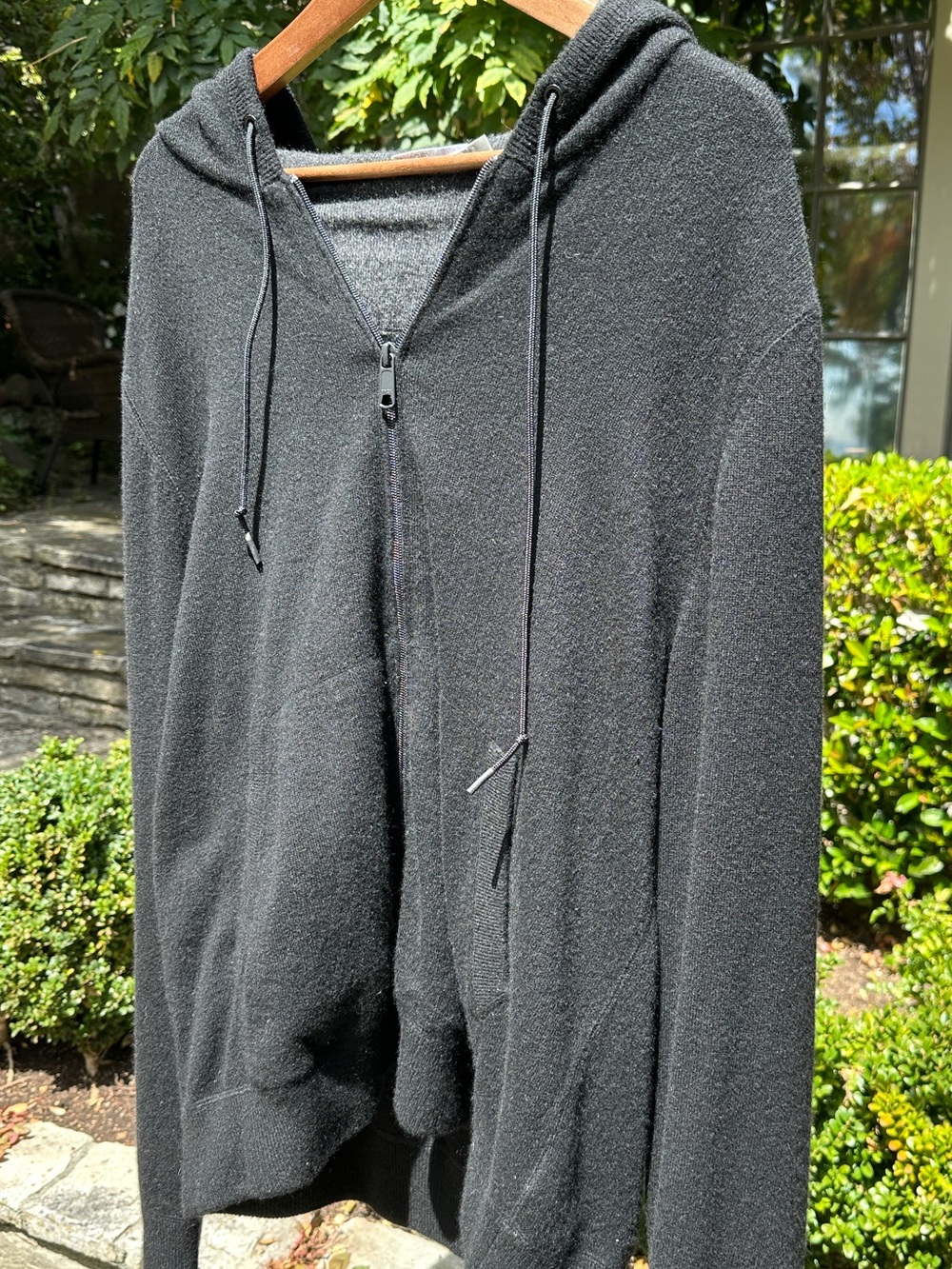 Vince Cashmere Men’s Black Zip-Up Hooded Sweater